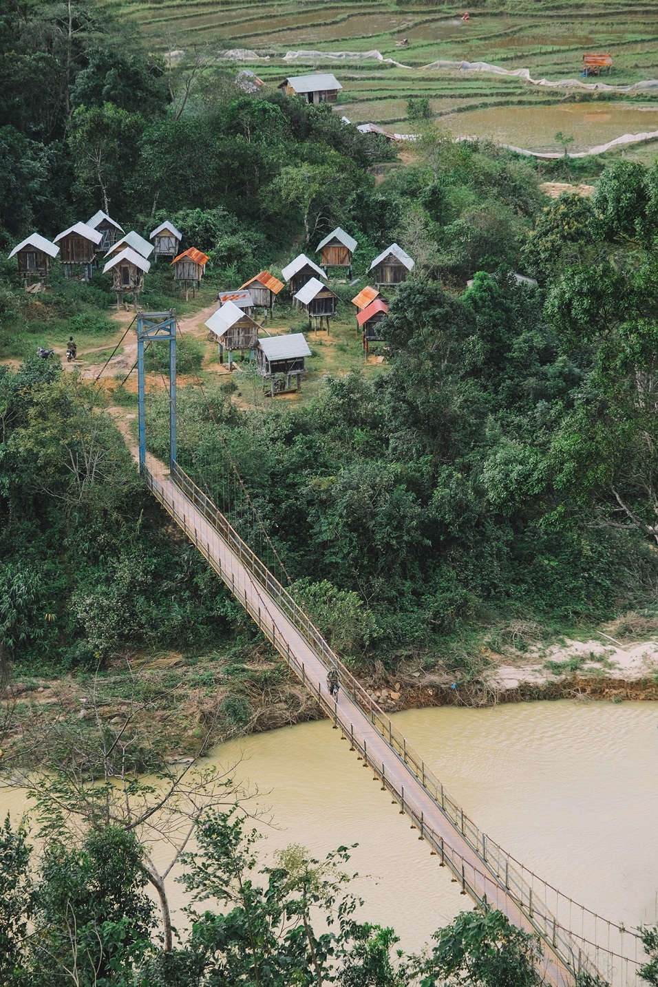 Cầu treo ở Măng Đen. Hình: Nguyễn Sơn Tùng