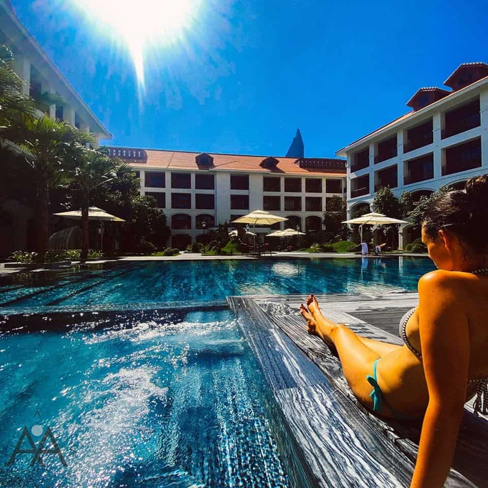 Bể bơi tại Senna Hue Hotel