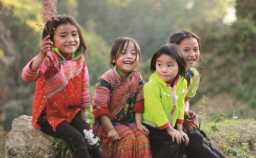 Tìm hiểu cuộc sống và bản sắc văn hoá độc đáo - Ngắm nụ cười hồn nhiên của những em bé vùng cao vô ưu