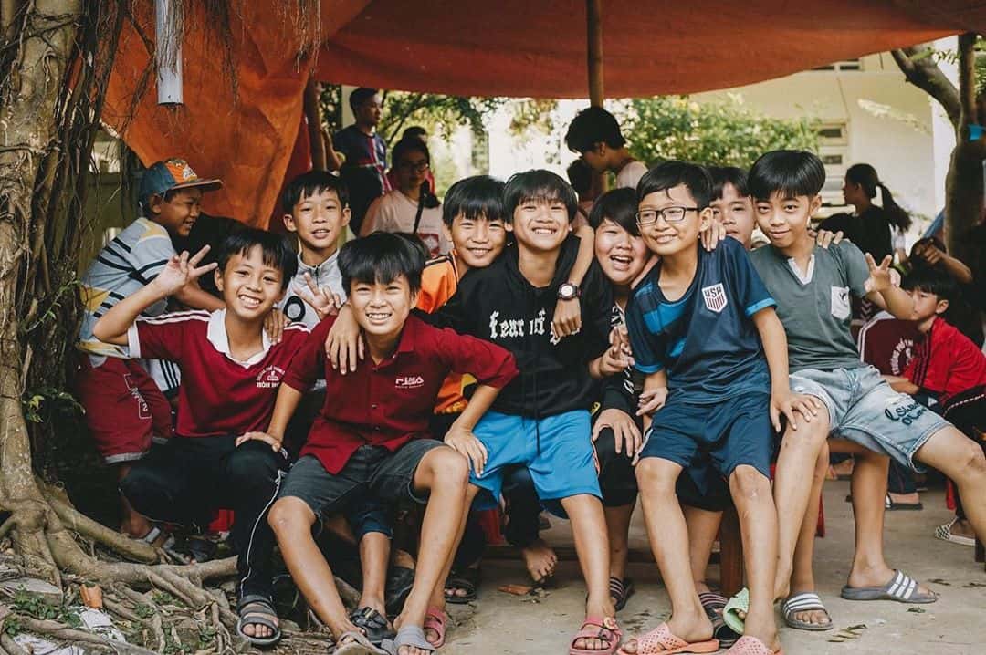 Những đứa trẻ trên đảo Hòn Nghệ. Hình: @anhgipsytic
