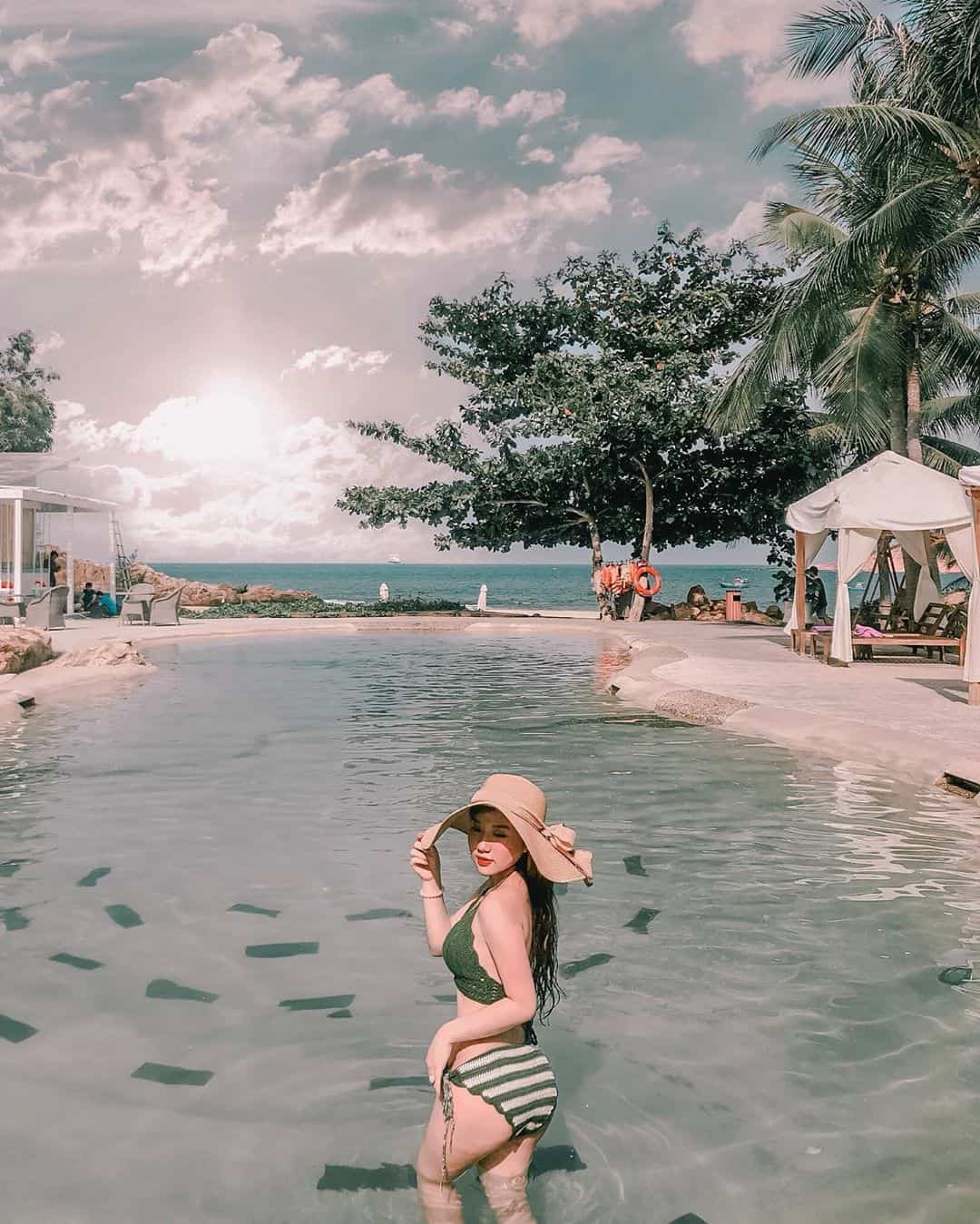 Bể bơi Casa Marina Resort. Hình: tammeomeo