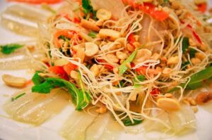 Thơm ngon đặc sản gỏi cá mai ở Nha Trang>